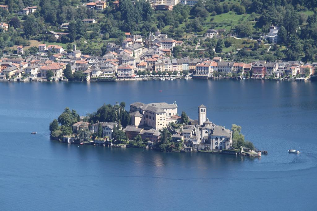 Fattoria Del Pino Orta San Giulio Bagian luar foto