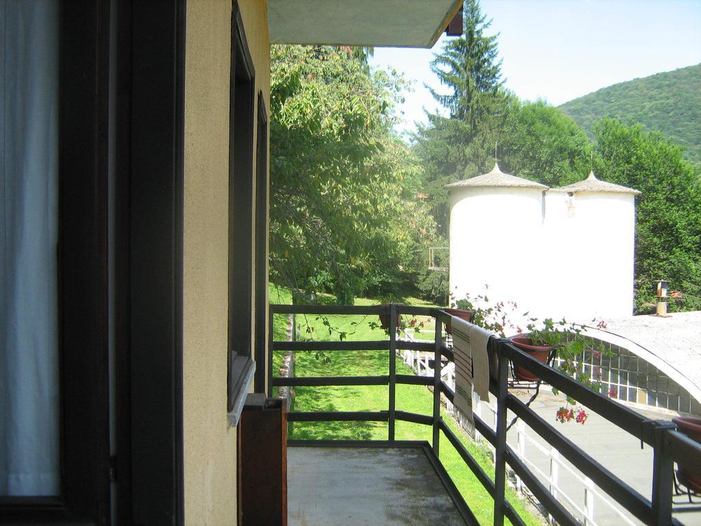Fattoria Del Pino Orta San Giulio Ruang foto